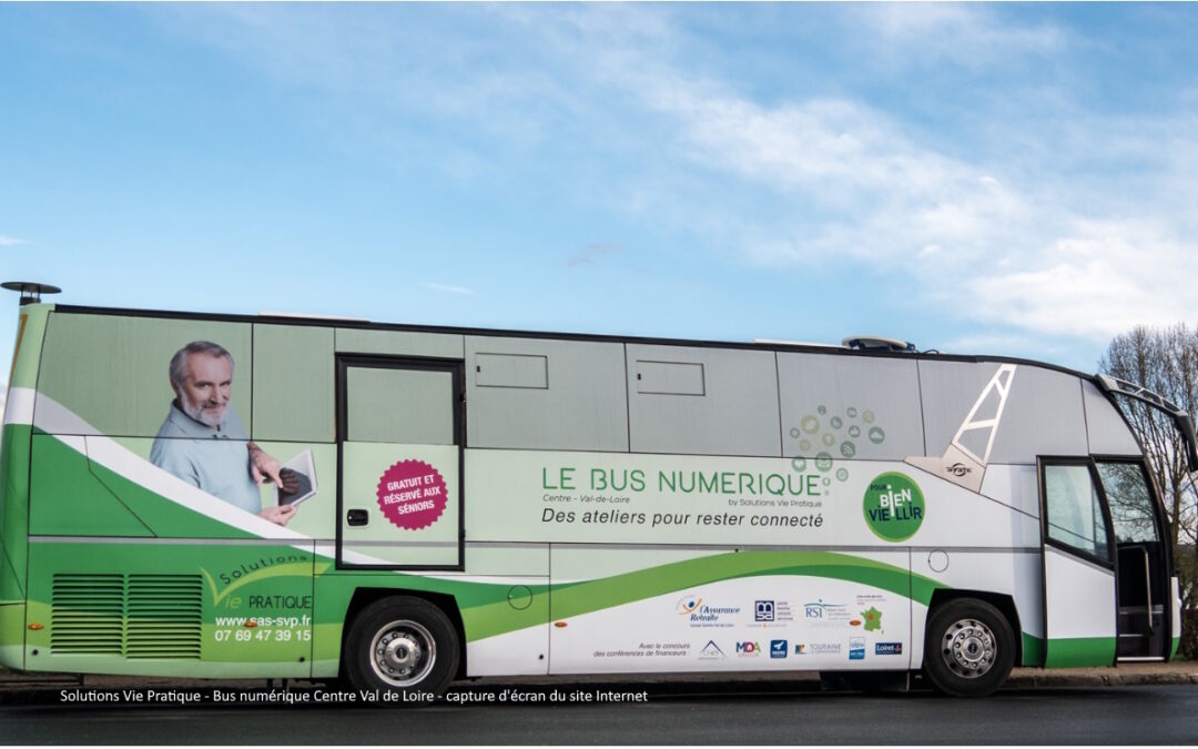 Le bus numérique du Centre Val de Loire vient aux seniors isolés